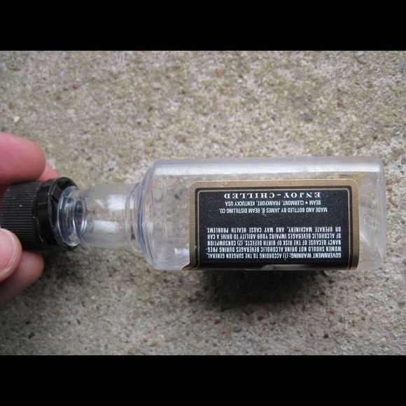 Jim Beam Vanilla Bourbon 750ml Clear Glass Bottle 3 Plastic 50ml Bottles Crafts - Picture 9 of 10